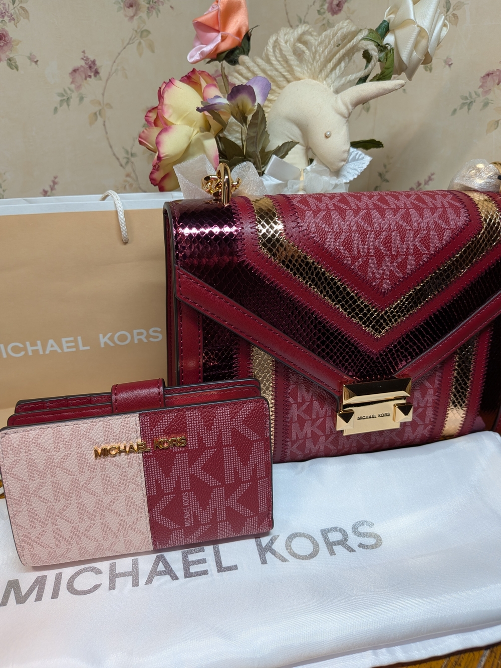 NWT Michael Kors Cherry Multi Signature Shoulder Bag & Wallet - Picture 2 of 9